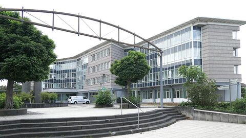 Amtsgericht Langen (Hessen) Blick auf den Eingangsbereich des Amtsgerichts Langen (Hessen)