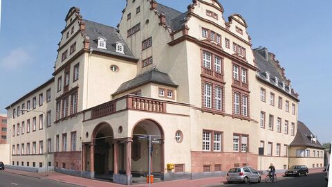 Außenstelle Höchst des Amtsgerichts Frankfurt am Main Gebäudeansicht der Außenstelle Höchst des Amtsgerichts Frankfurt am Main.