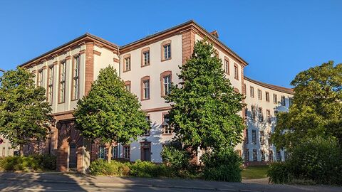 Landgericht Hanau, Seitenansicht von der Nussallee.