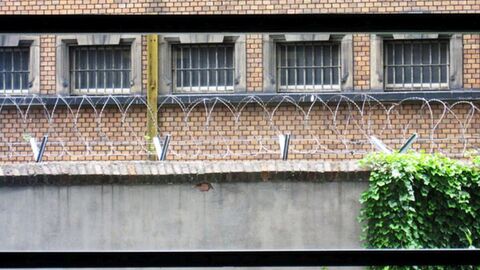 Blick auf den Justizgewahrsam Blick aus dem Gebäude des Oberlandesgerichts Frankfurt auf den Justizgewahrsam.