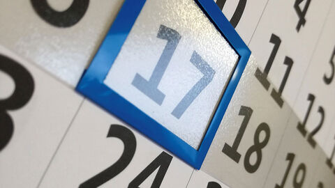 Ausschnitt eines Wandkalenders mit Fokus auf dem 17. eines Monats.