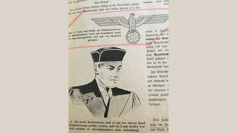 Neue Roben mit Hakenkreuz Vergilbtes Papier, auf dem die Amtstracht beschrieben und skizziert wurde.