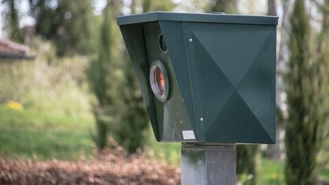 Kamera zur Aufnahme einer Geschwindigkeitsüberschreitung.